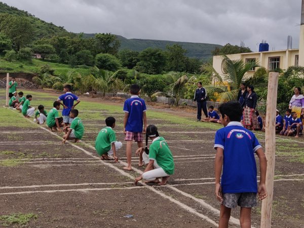 Students playing kho-kho
